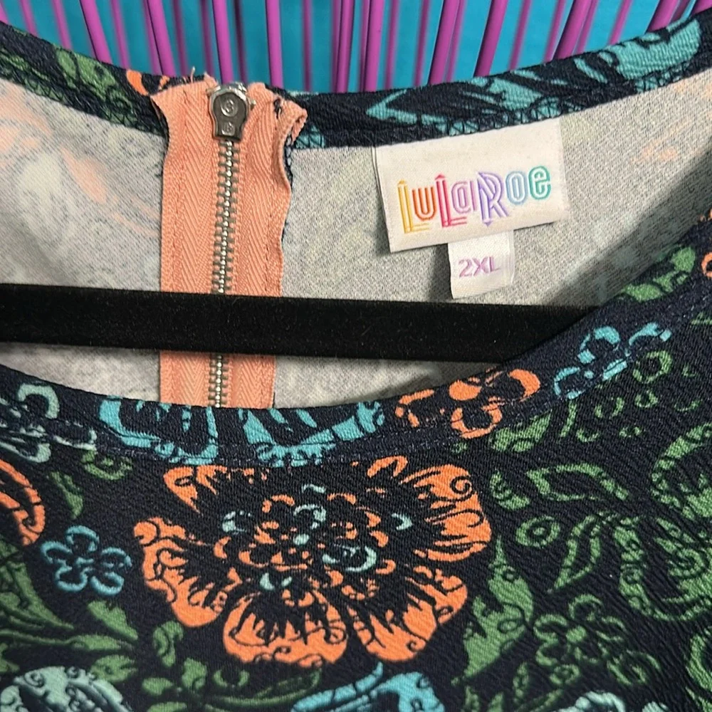 LuLaRoe Amelia Dress 2X Navy background stretchy w/ pockets. EUC - Picture 4 of 5